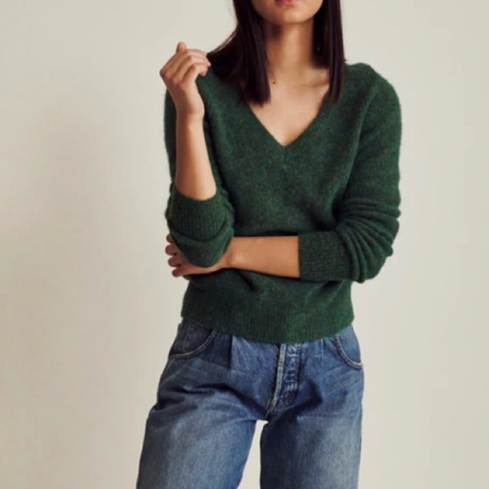 Tahari Forest Green V-Neck 100% Merino Knit Preppy Academia CozyChic Sweater S-L